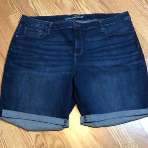 Universal Thread Mid-Rise Bermuda Jean Shorts Plus Size 24W NWOT